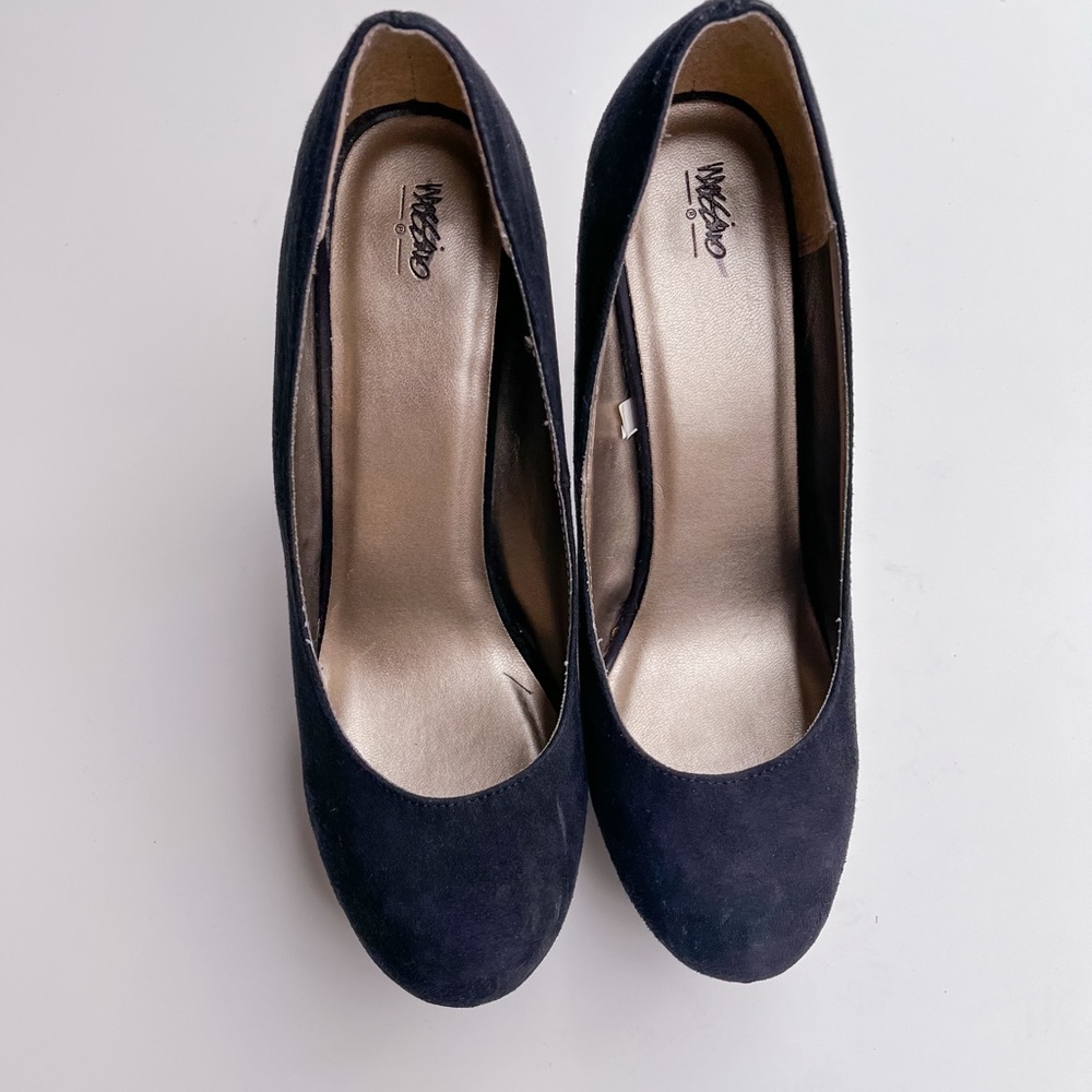 Mossimo Supply Co. Black Suede Round-Toe Pumps